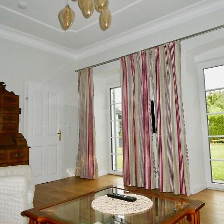 Cozy Apartment Steyr Mitte, Ruhig, Parkplatz, Terasse, 2 Schlafzimmer, Wlan Exterior foto
