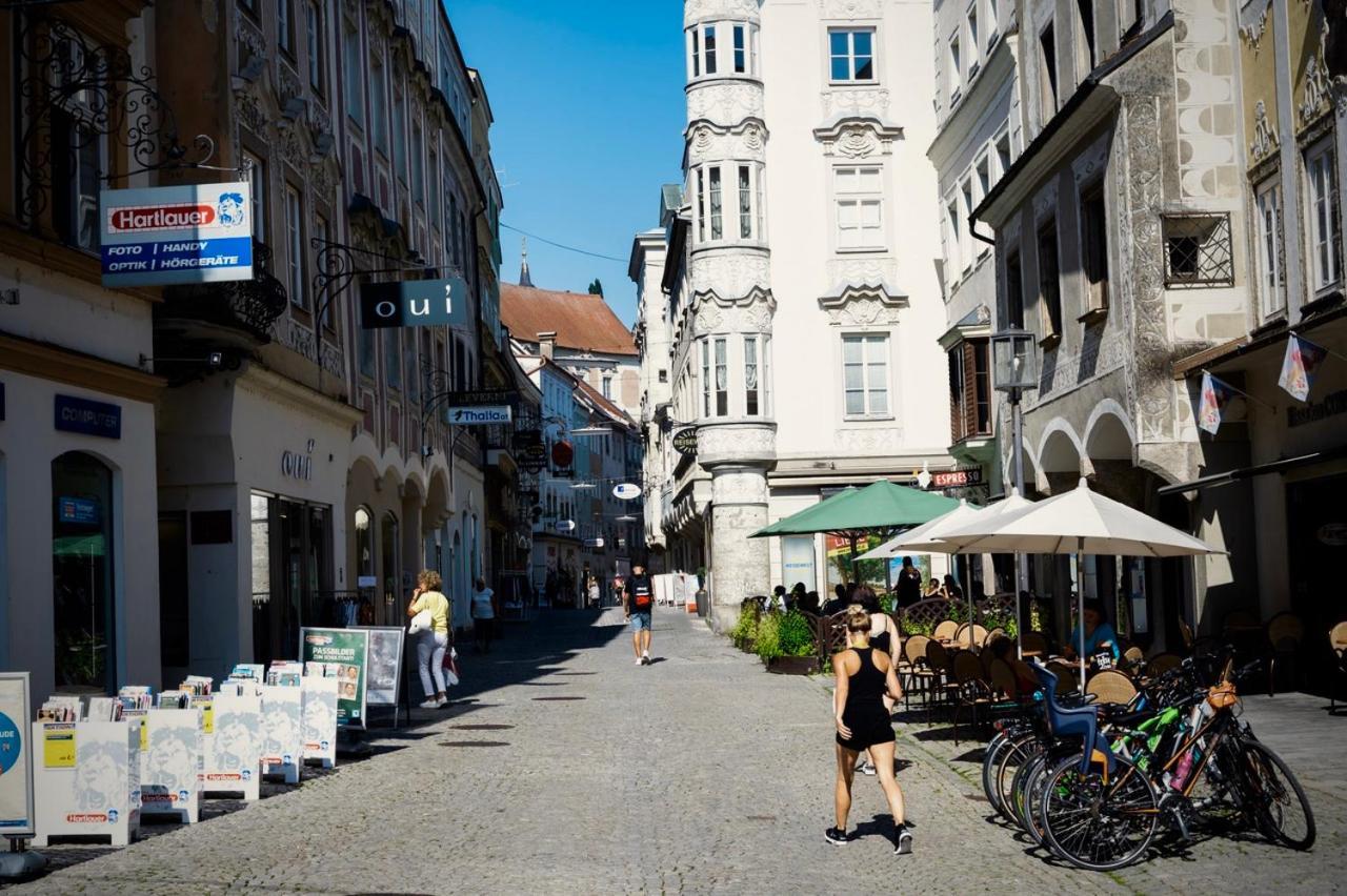 Cozy Apartment Steyr Mitte, Ruhig, Parkplatz, Terasse, 2 Schlafzimmer, Wlan Exterior foto