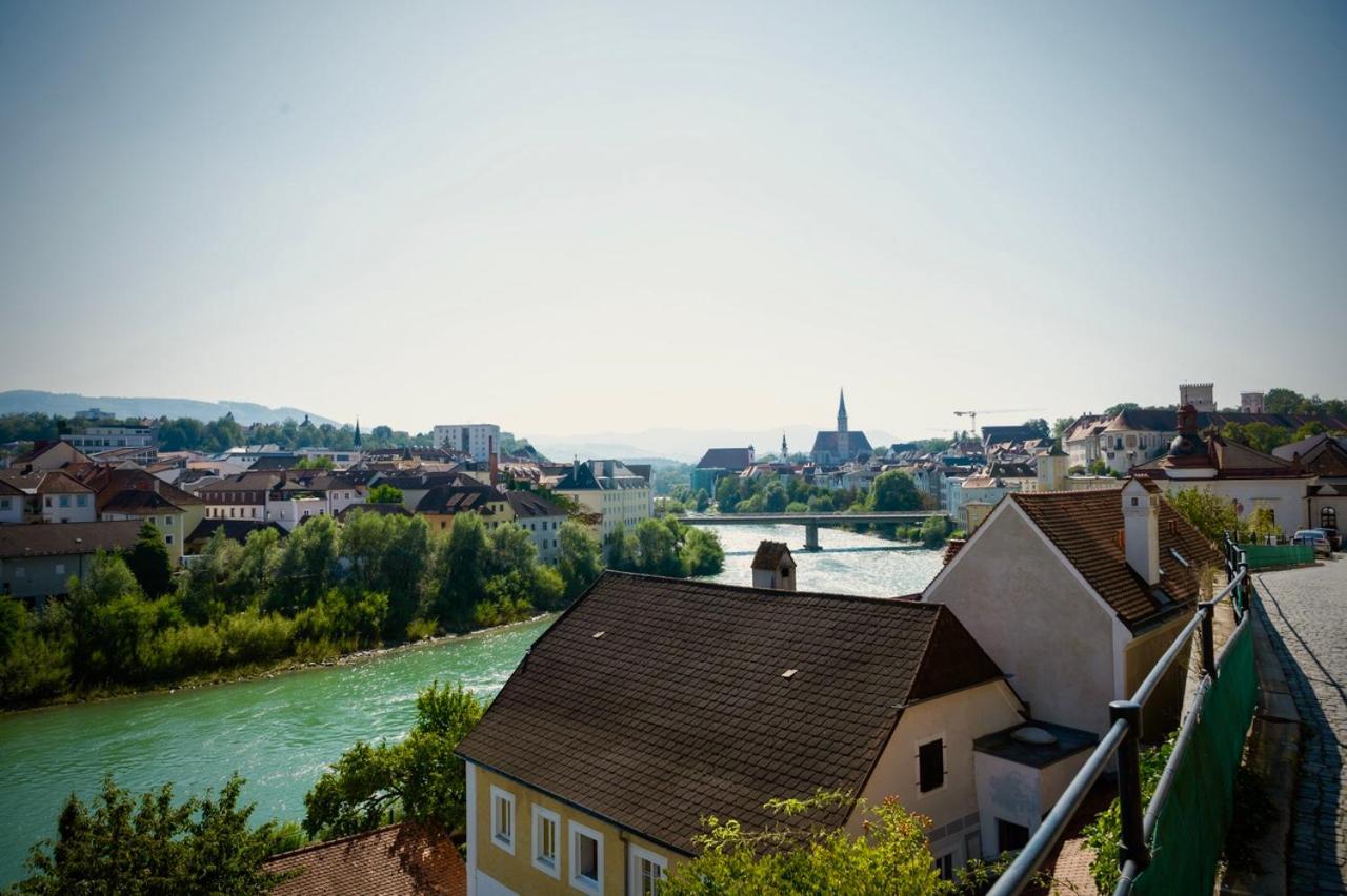 Cozy Apartment Steyr Mitte, Ruhig, Parkplatz, Terasse, 2 Schlafzimmer, Wlan Exterior foto
