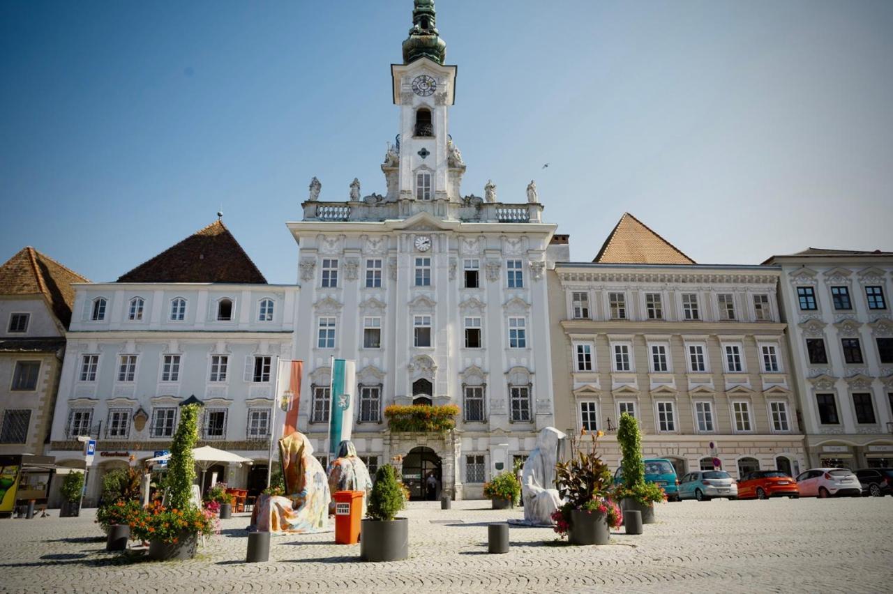 Cozy Apartment Steyr Mitte, Ruhig, Parkplatz, Terasse, 2 Schlafzimmer, Wlan Exterior foto
