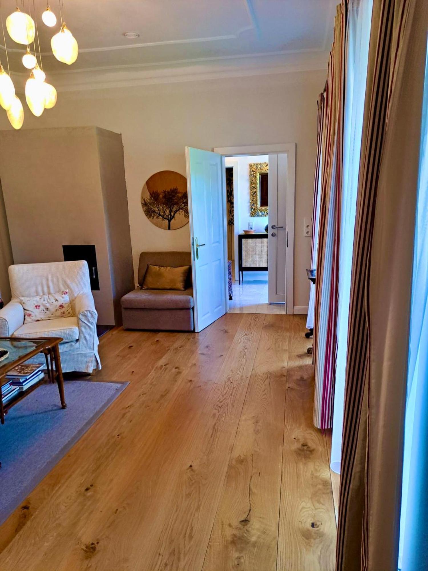 Cozy Apartment Steyr Mitte, Ruhig, Parkplatz, Terasse, 2 Schlafzimmer, Wlan Exterior foto
