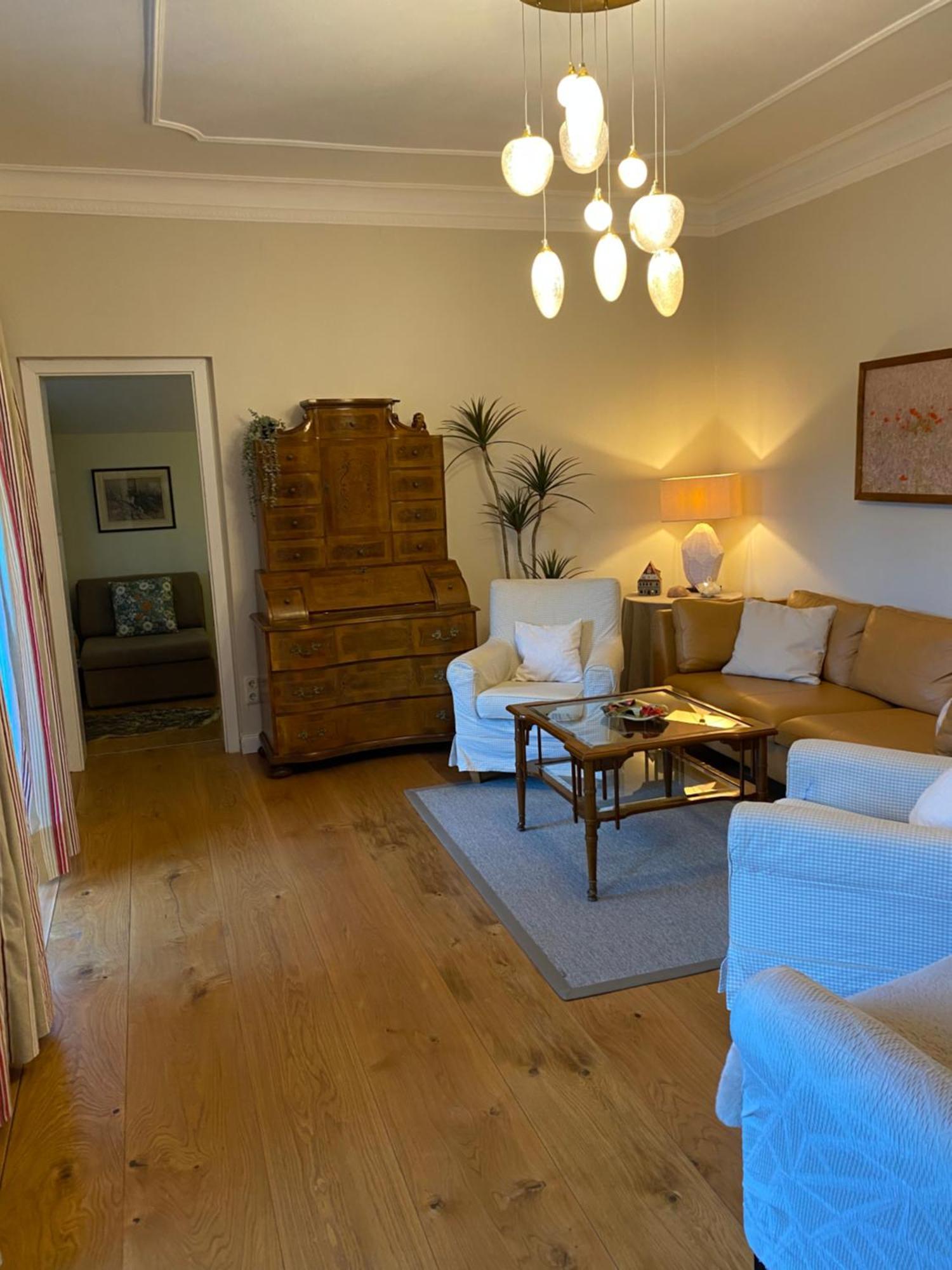 Cozy Apartment Steyr Mitte, Ruhig, Parkplatz, Terasse, 2 Schlafzimmer, Wlan Exterior foto