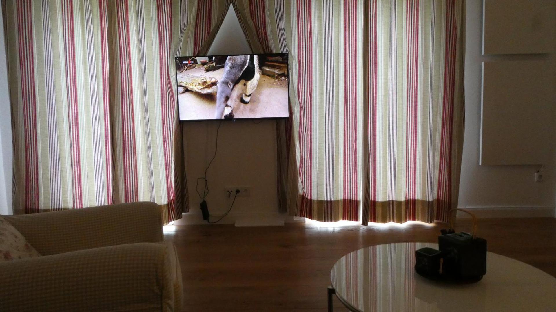 Cozy Apartment Steyr Mitte, Ruhig, Parkplatz, Terasse, 2 Schlafzimmer, Wlan Exterior foto