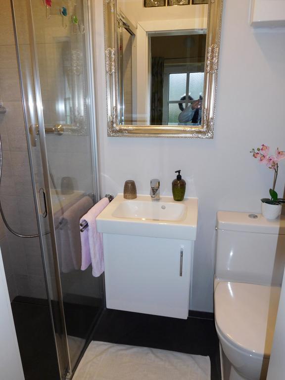 Cozy Apartment Steyr Mitte, Ruhig, Parkplatz, Terasse, 2 Schlafzimmer, Wlan Exterior foto