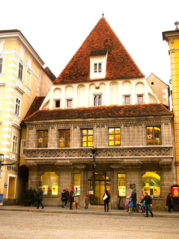 Cozy Apartment Steyr Mitte, Ruhig, Parkplatz, Terasse, 2 Schlafzimmer, Wlan Exterior foto
