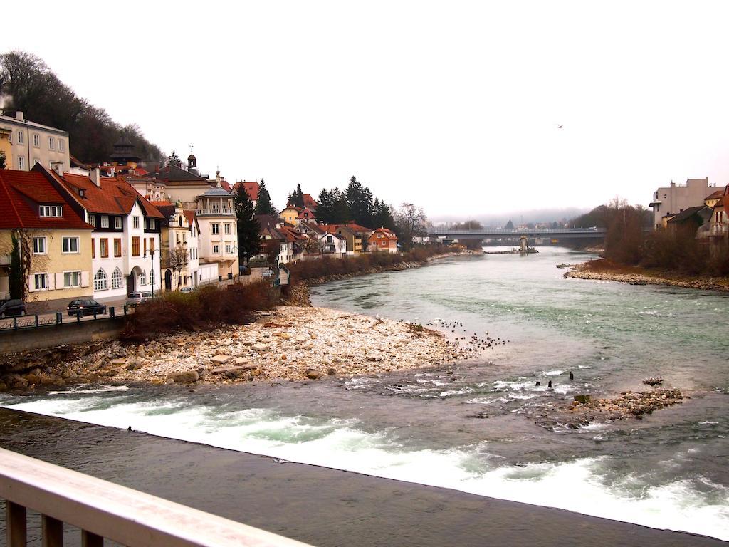 Cozy Apartment Steyr Mitte, Ruhig, Parkplatz, Terasse, 2 Schlafzimmer, Wlan Exterior foto