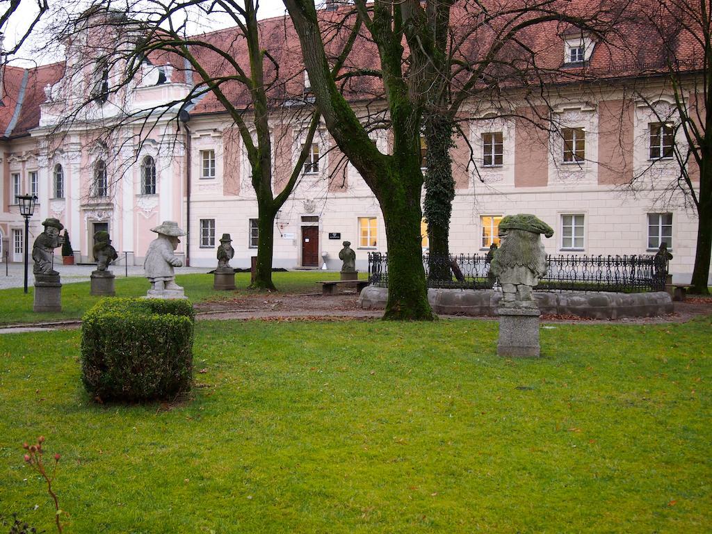 Cozy Apartment Steyr Mitte, Ruhig, Parkplatz, Terasse, 2 Schlafzimmer, Wlan Exterior foto
