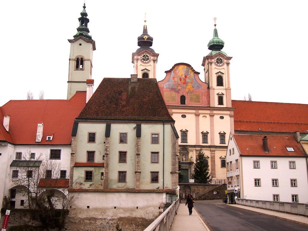 Cozy Apartment Steyr Mitte, Ruhig, Parkplatz, Terasse, 2 Schlafzimmer, Wlan Exterior foto